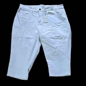 NWT, Judy Blue Women's Mid Waist Skinny Capri White, Size 18W